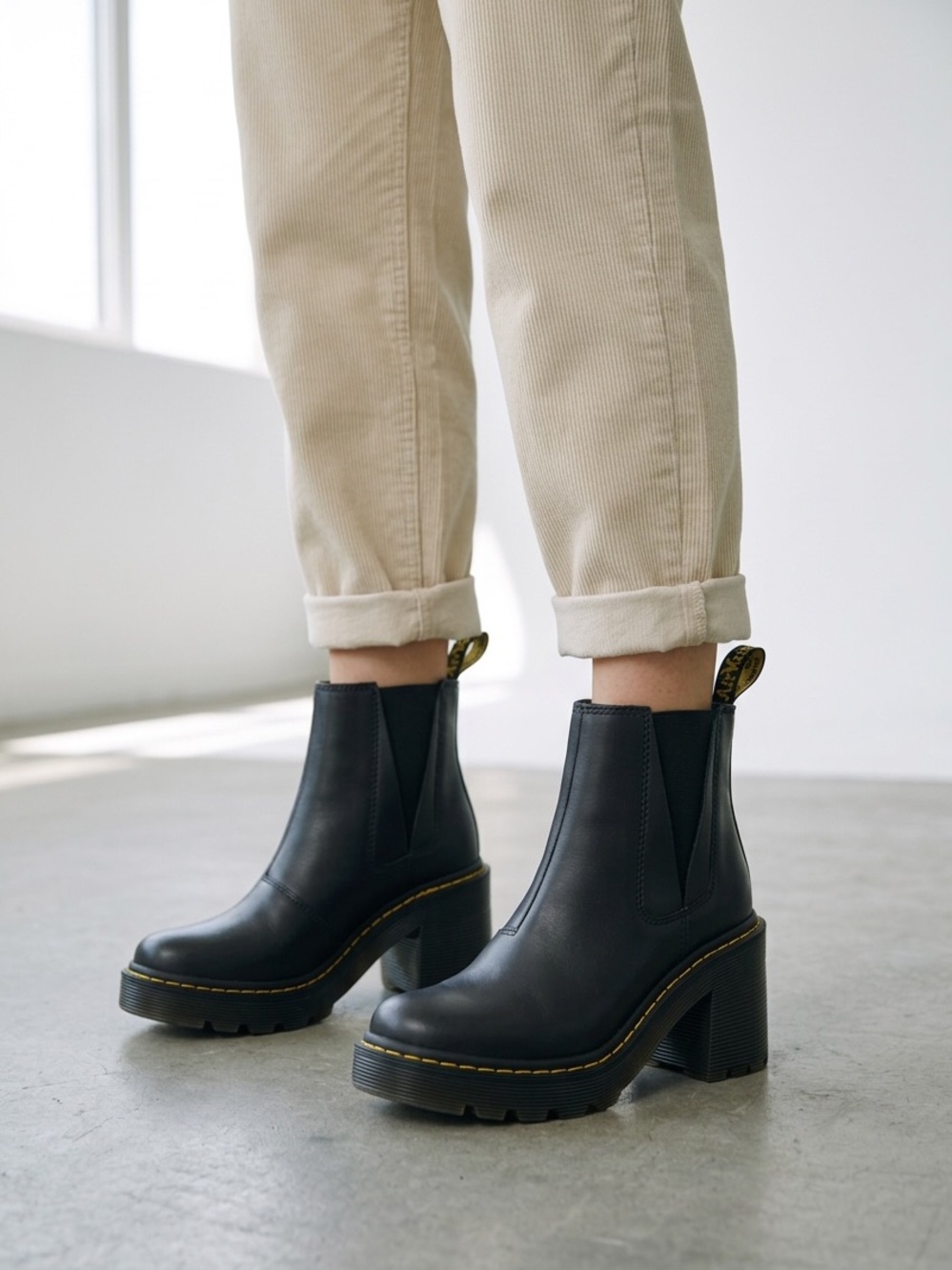 Dr. Martens Spence Black Sendal Leather Platform Chelsea Heeled Boots Size 7 NWT